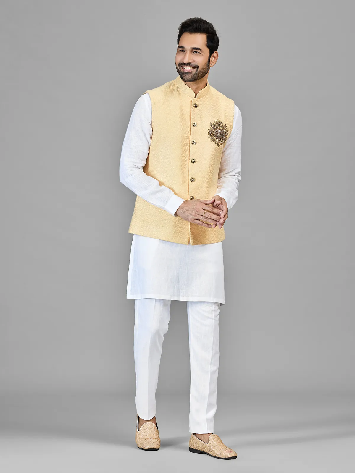 White waistcoat set for men weeding wear