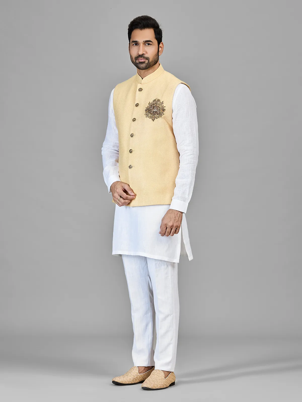 White waistcoat set for men weeding wear