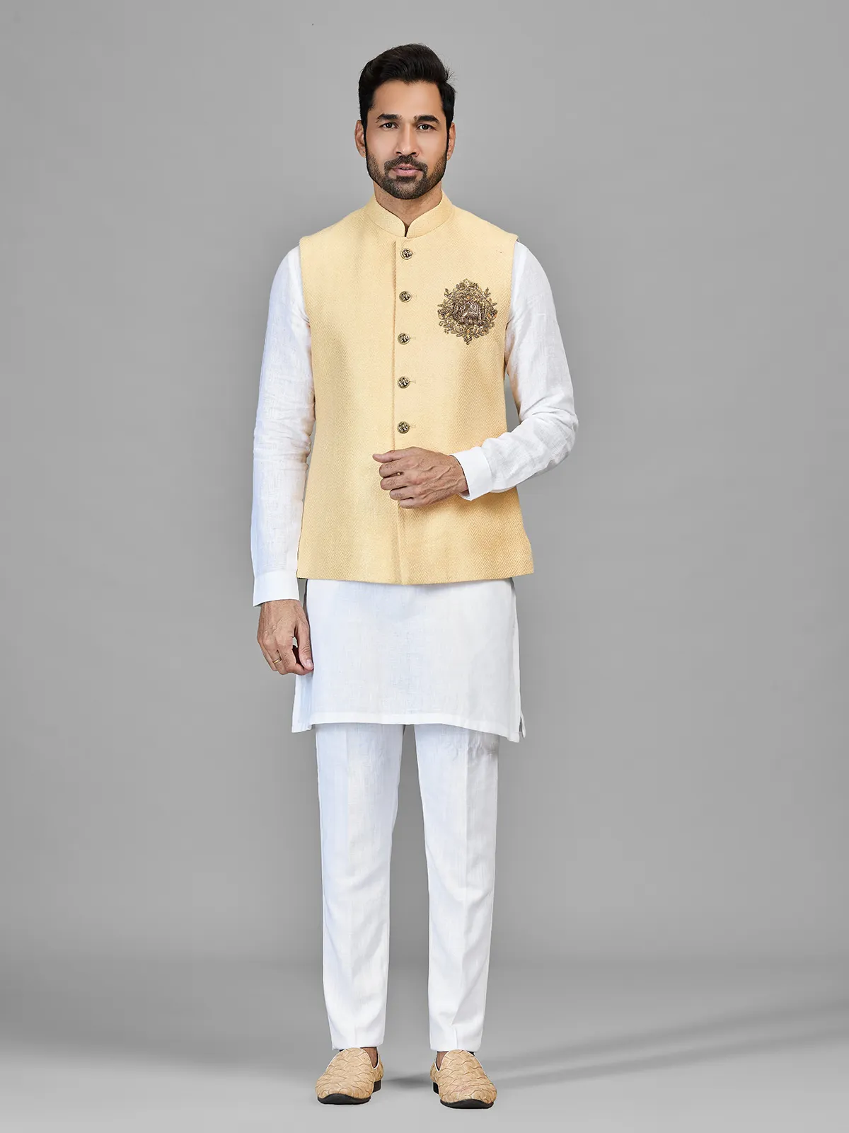 White waistcoat set for men weeding wear