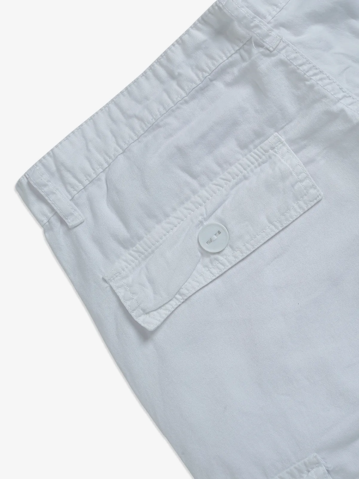 BEEVEE white solid shorts