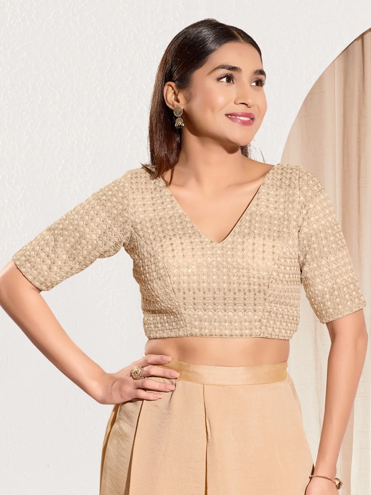 完売品 square neck pepram blouse beige Beige polyester ready made blouse with V neck-G3-RB2234 | United