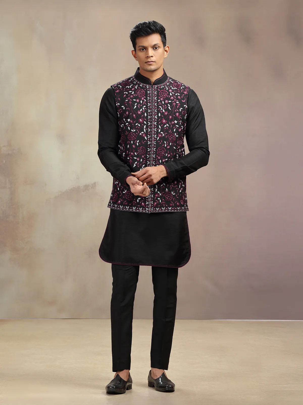 Black cotton waistcoat set with embroidery