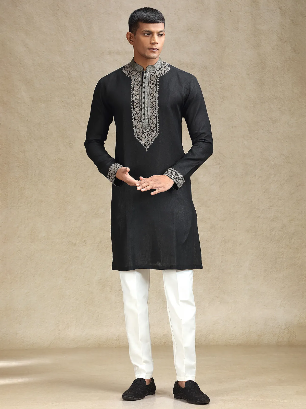 Black Ethereal Charm Kurta Pajama Set Black Ethereal Charm Kurta Pajama Set