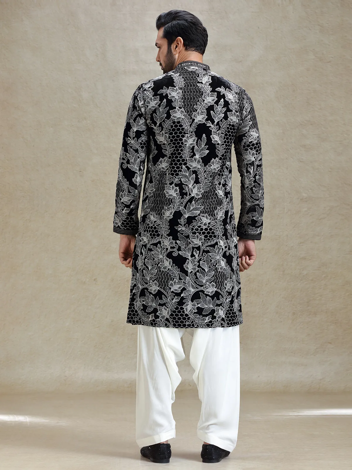 Black festive charm kurta set in flower embroidery theme