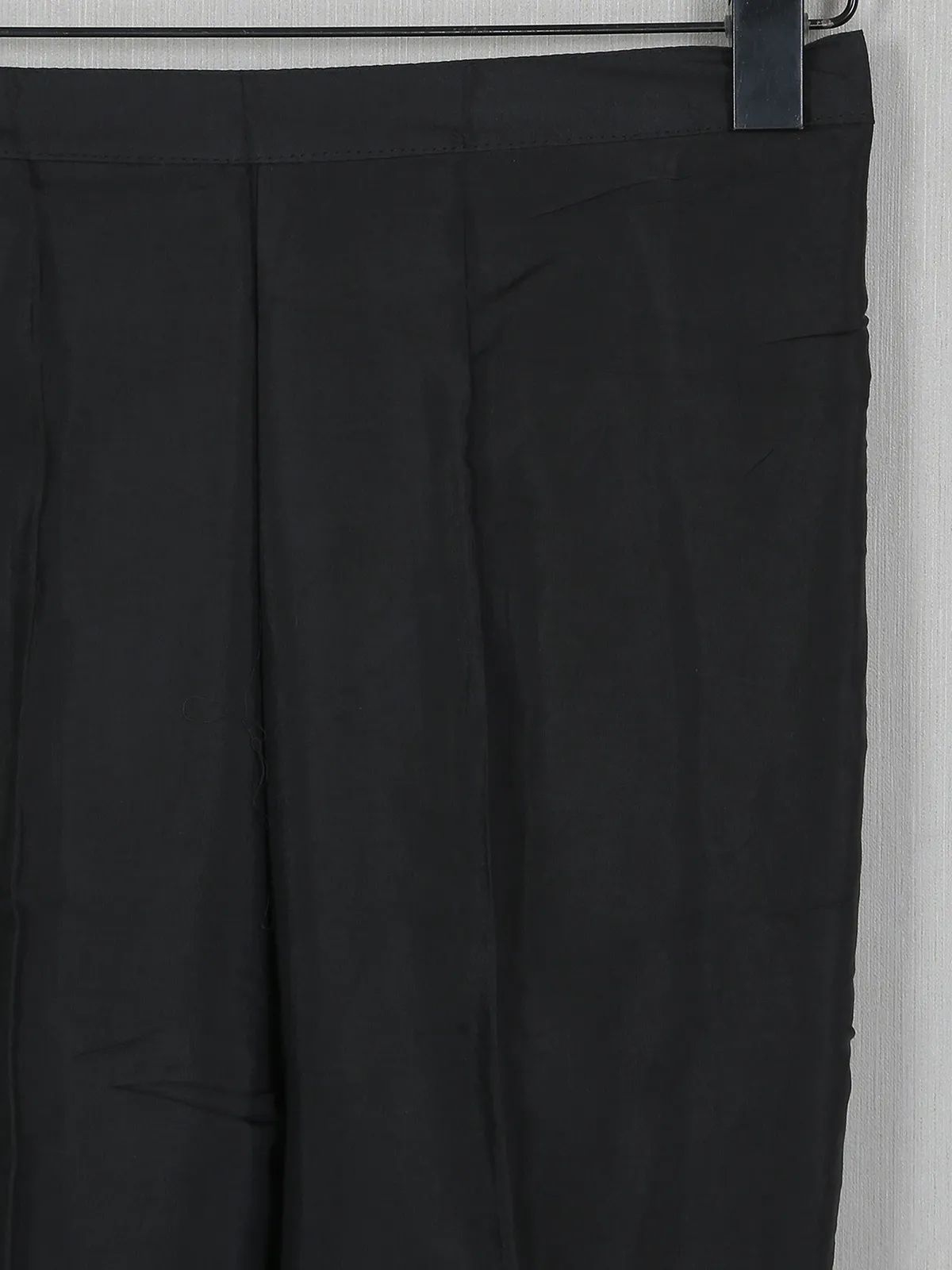 Black hued casual wear cotton plain pant