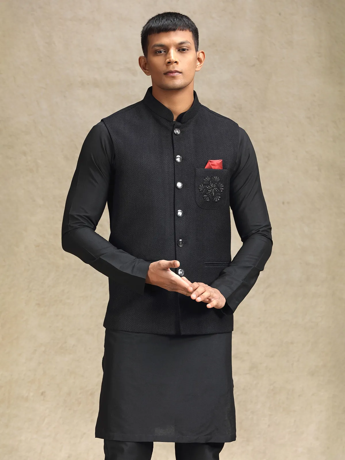 Black waistcoat set with delicate embroidery