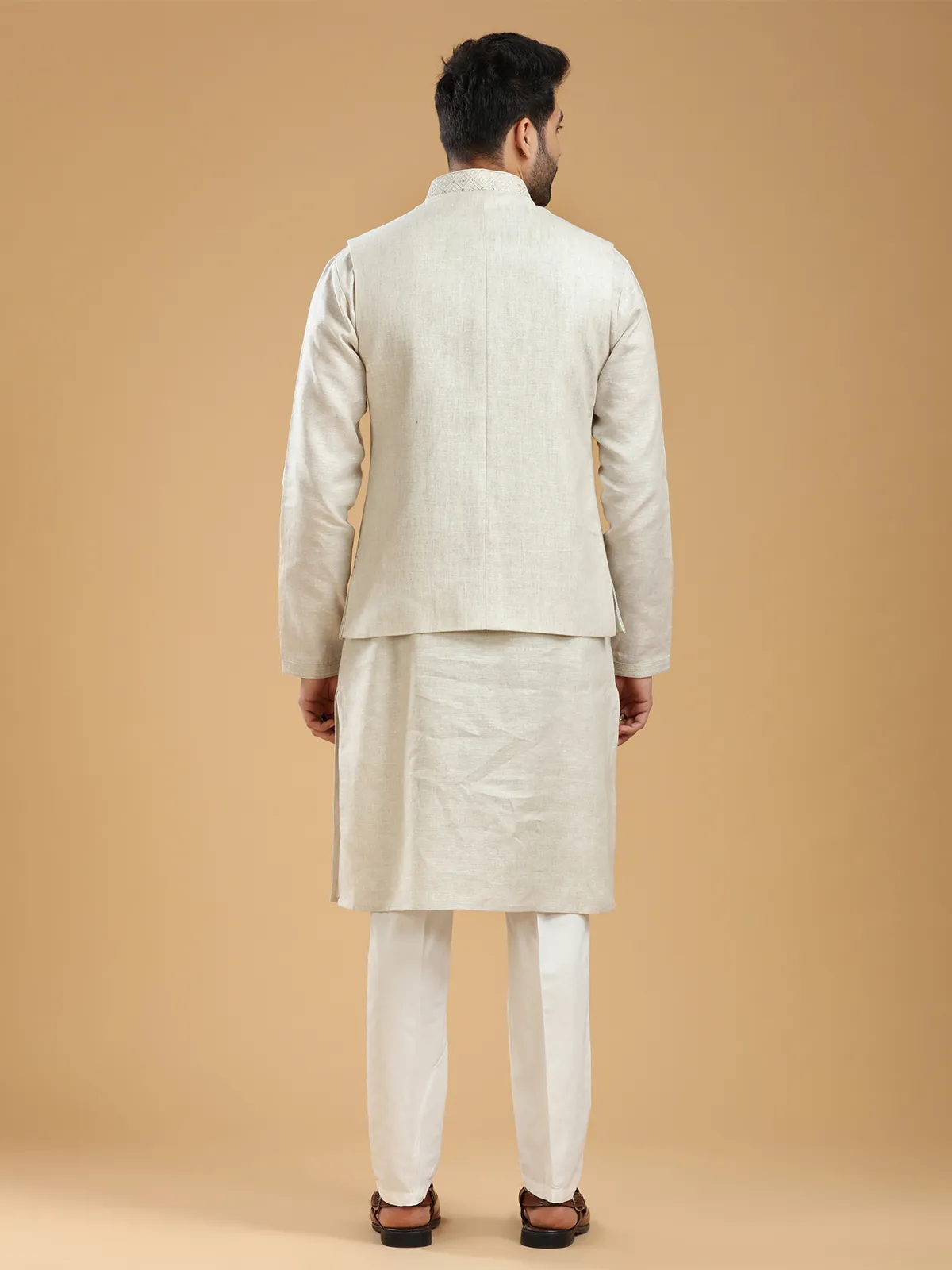 Classic beige waistcoat set in silk