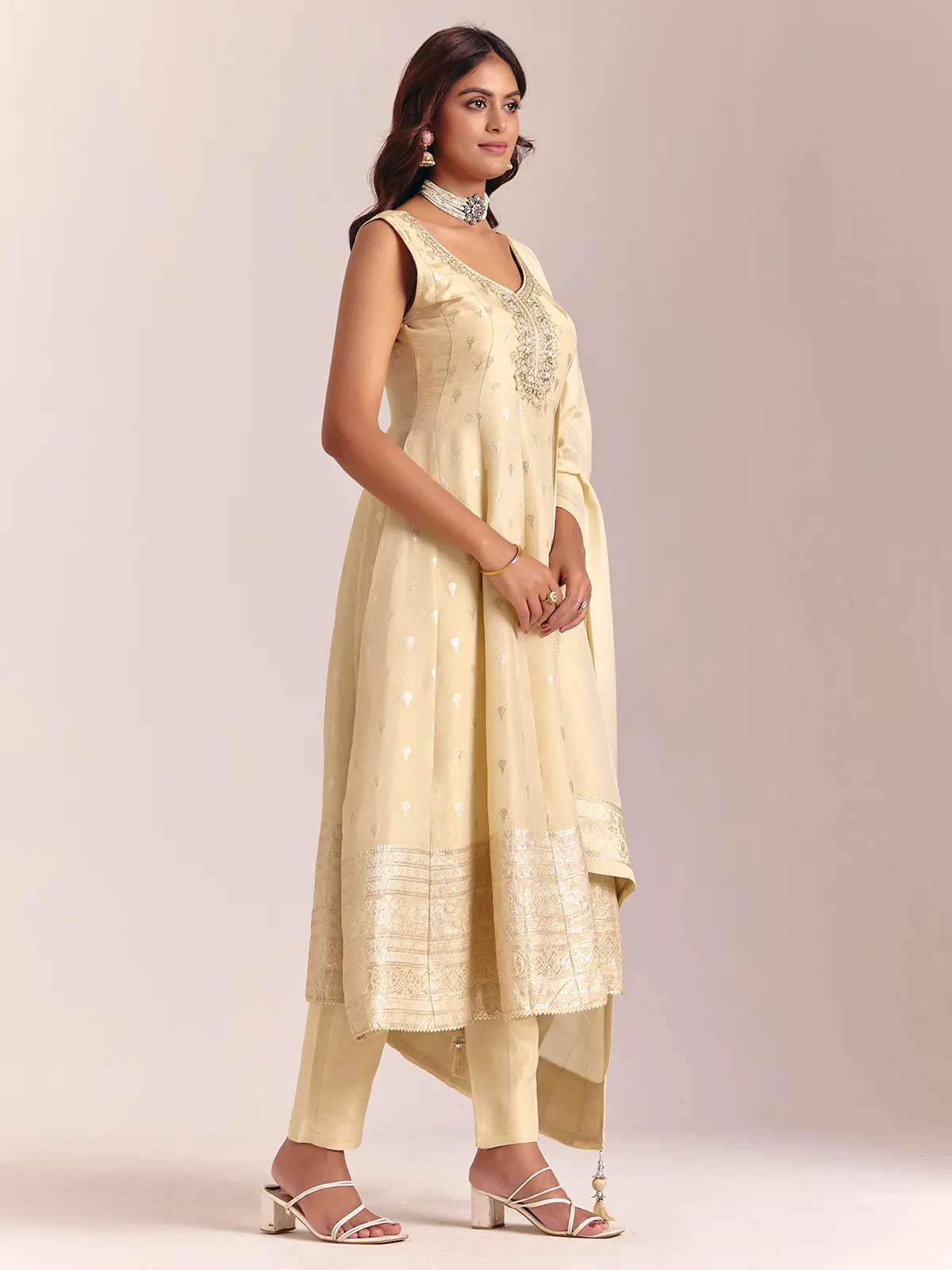 Cream silk sleeveless salwarsuit with dupatta