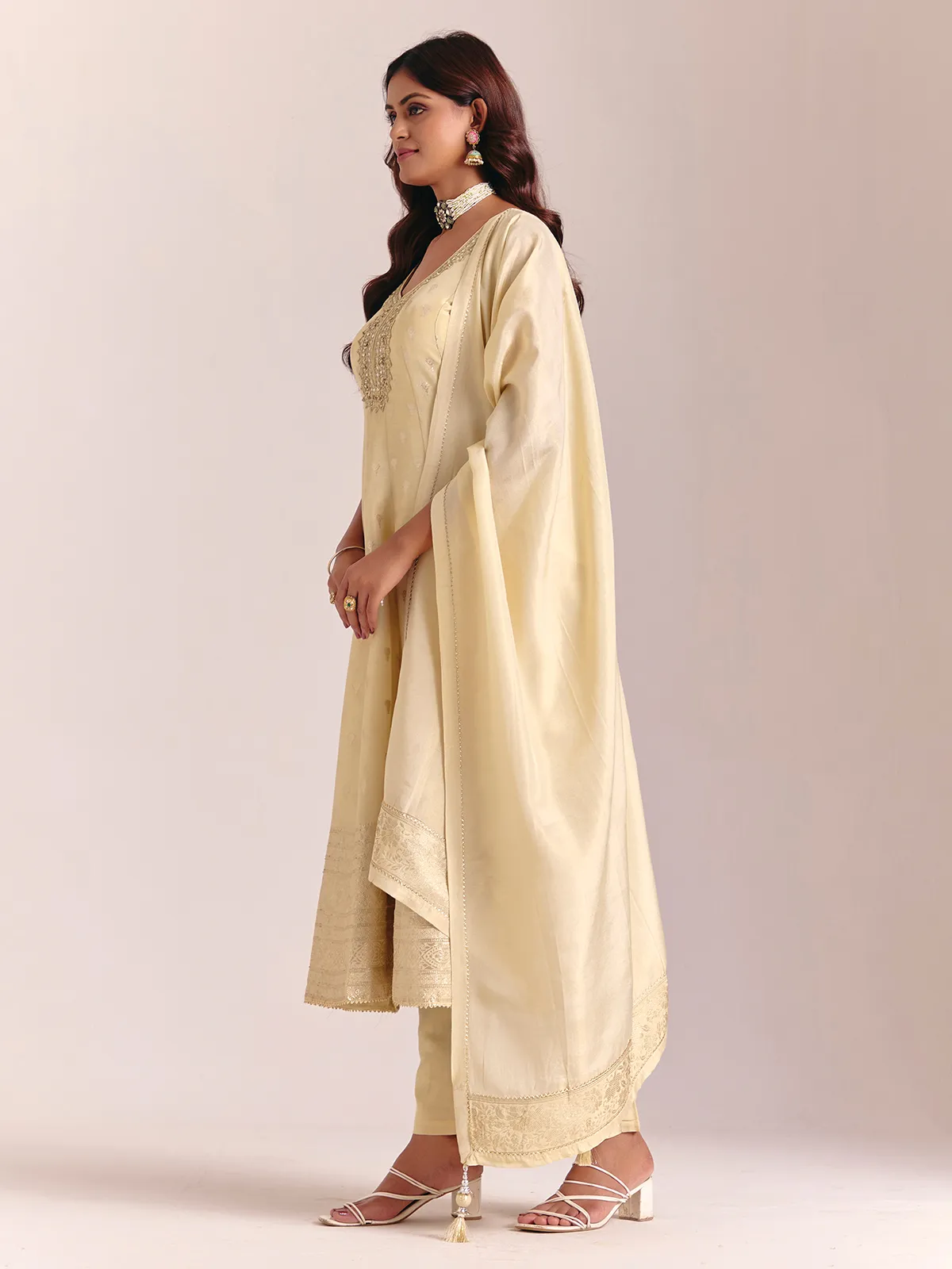 Cream silk sleeveless salwarsuit with dupatta