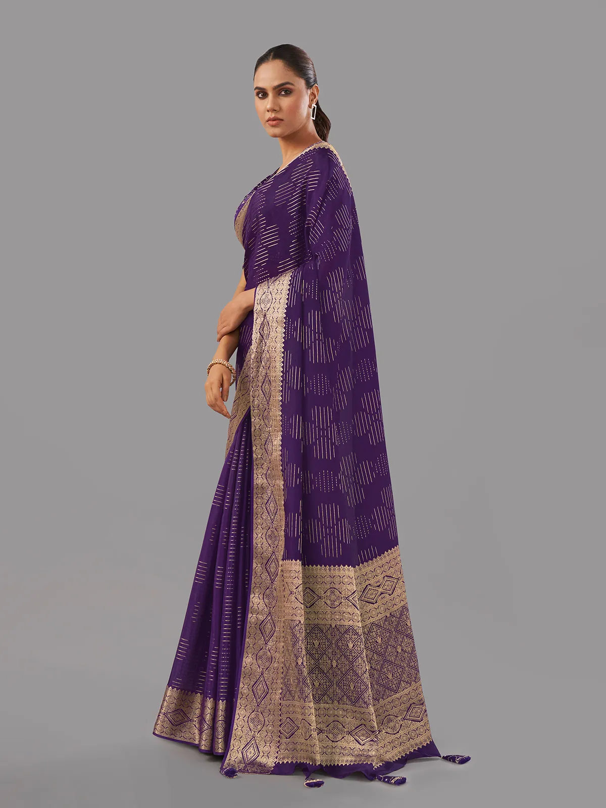 Elegant purple georgette saree