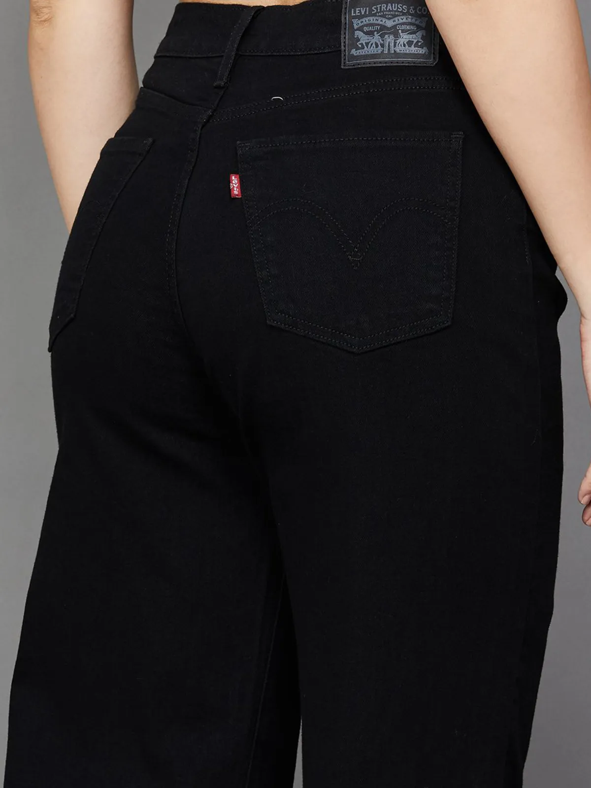 LEVIS black solid straight fit jeans