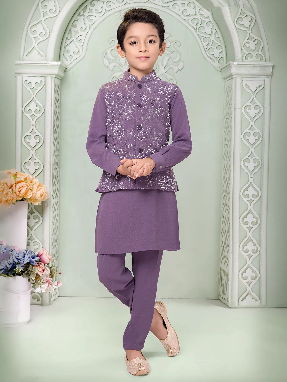 Light purple georgette waistcoat set with fine embellishment