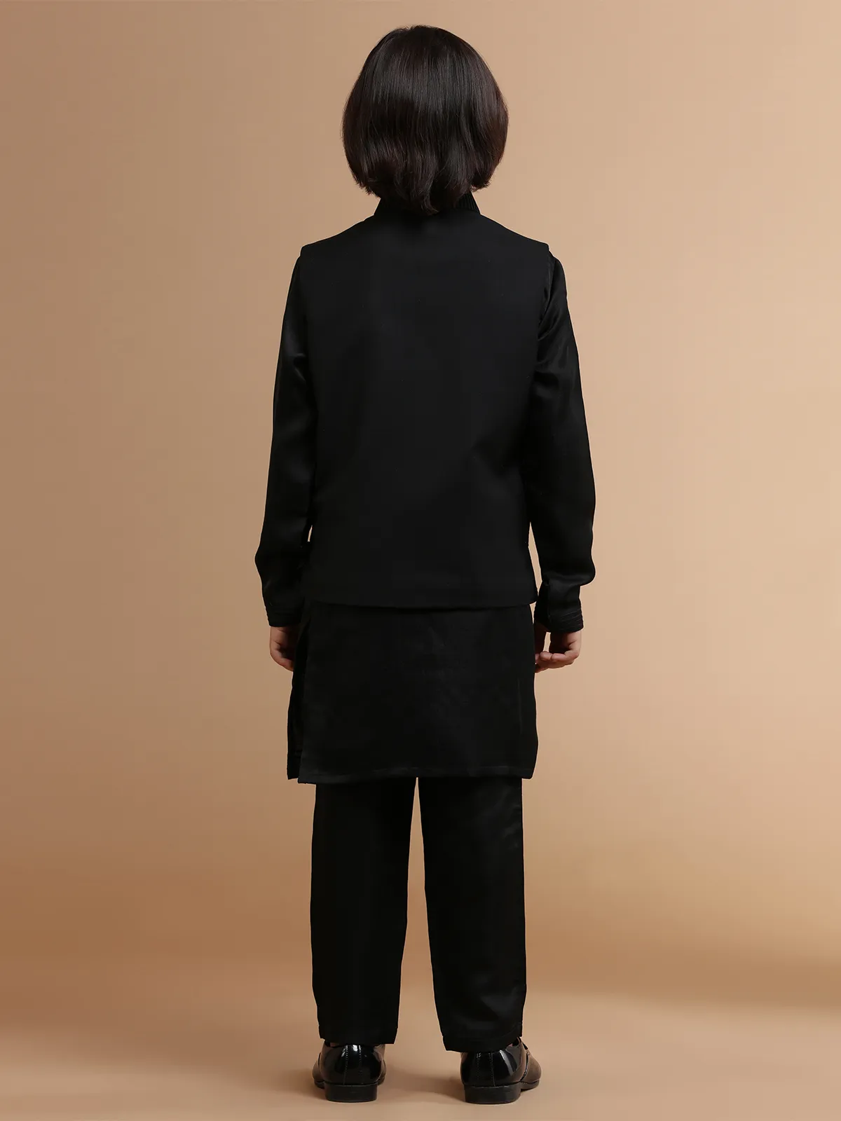 Reception look silk waistcoat set in black
