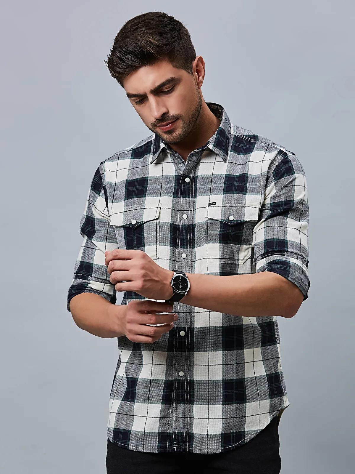 RIVER BLUE off-white checks shirt