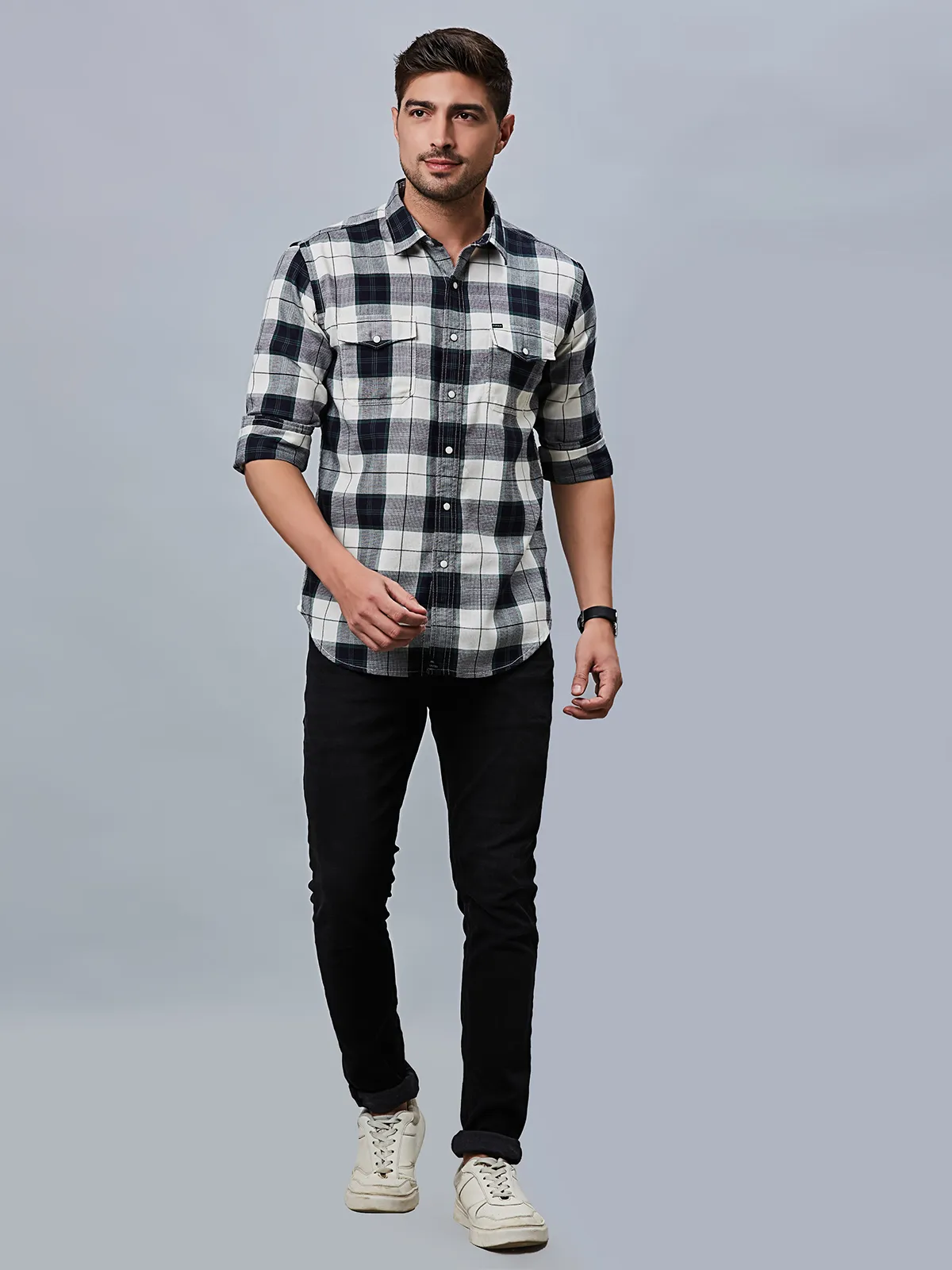 RIVER BLUE off-white checks shirt