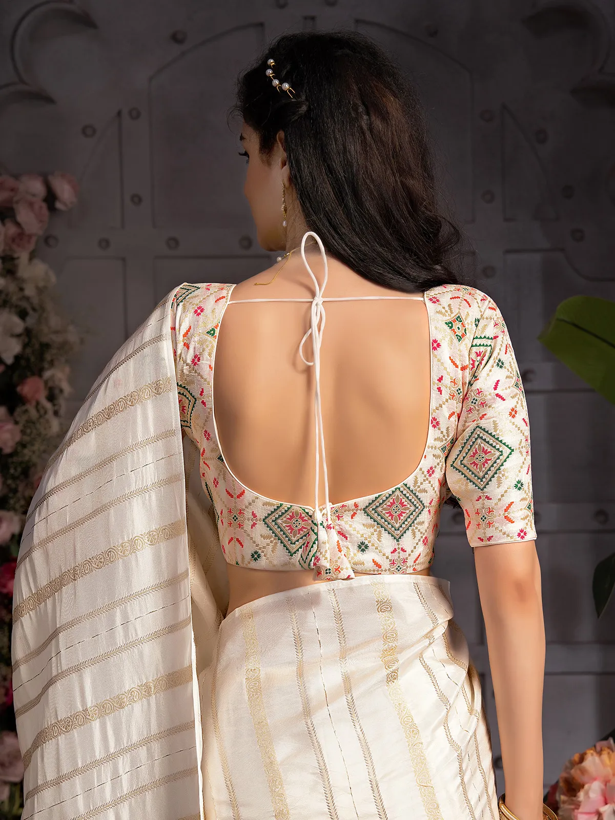 Stylish off-white dola silk saree