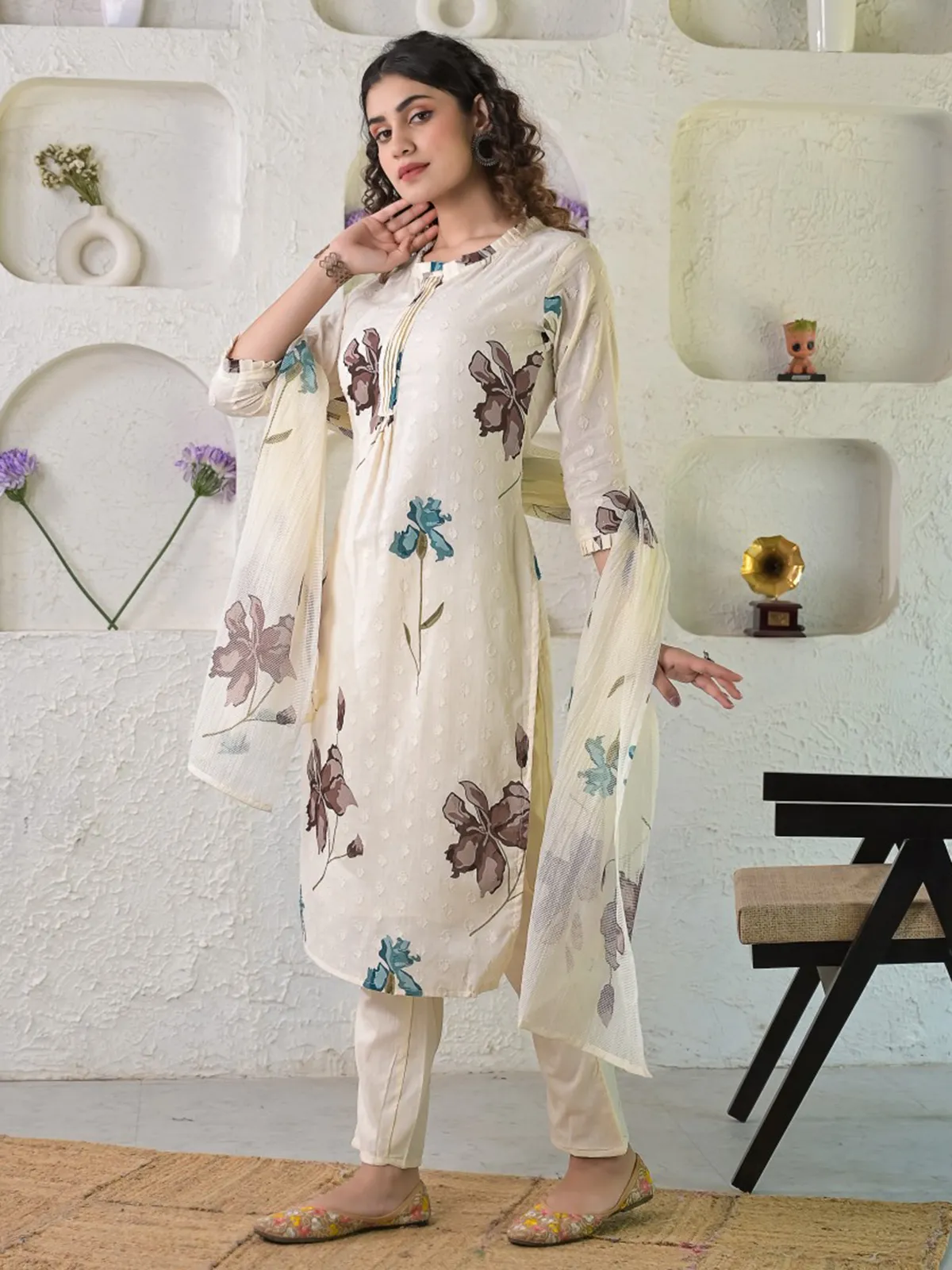 Trendy off white cotton printed kurti set