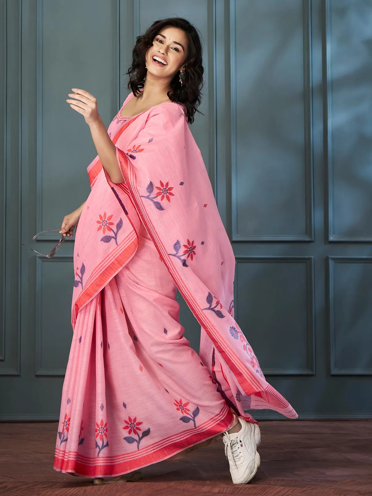 Trendy pink linen saree