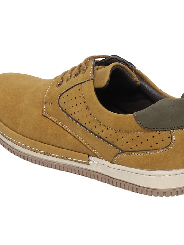 Binutop Men Beige Solid Sneakers