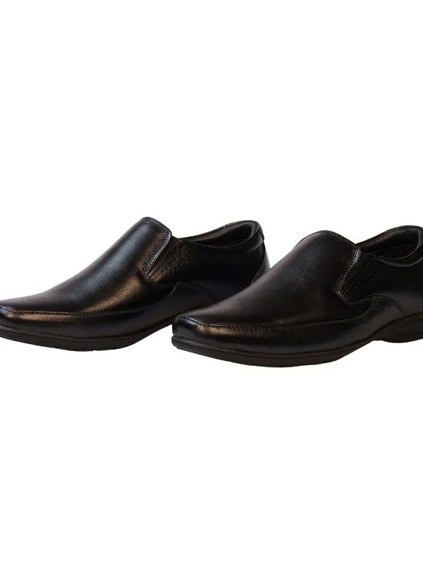 GREEN FIELDS Brogue Style Shoe