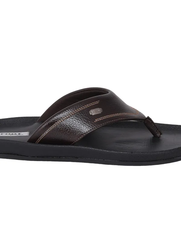 Edge Textured Toe-Ring Sandals