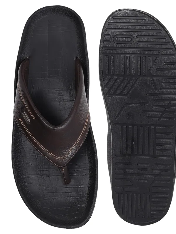 Edge Textured Toe-Ring Sandals