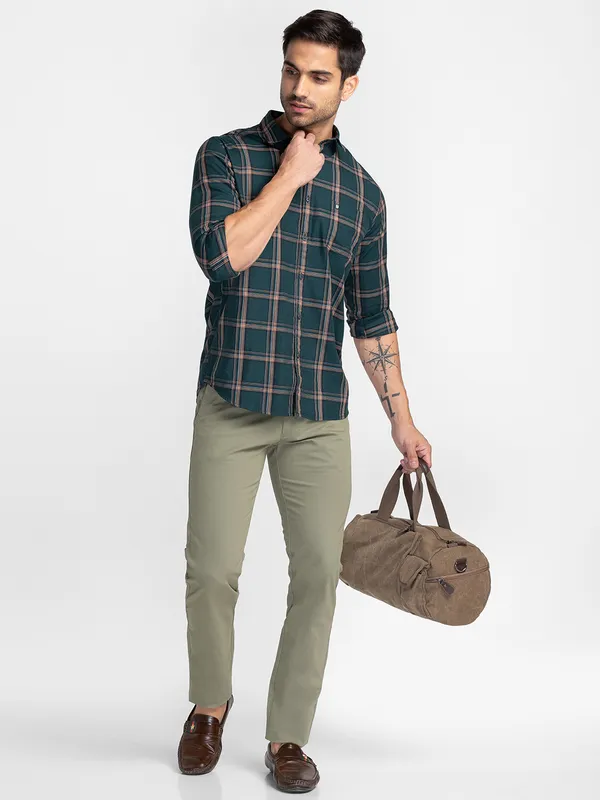 Oxemberg Men Olive Slim Fit Self Design Casual Trouser