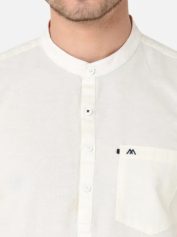 Mozzo Men Slim Fit Solid Casual Shirt