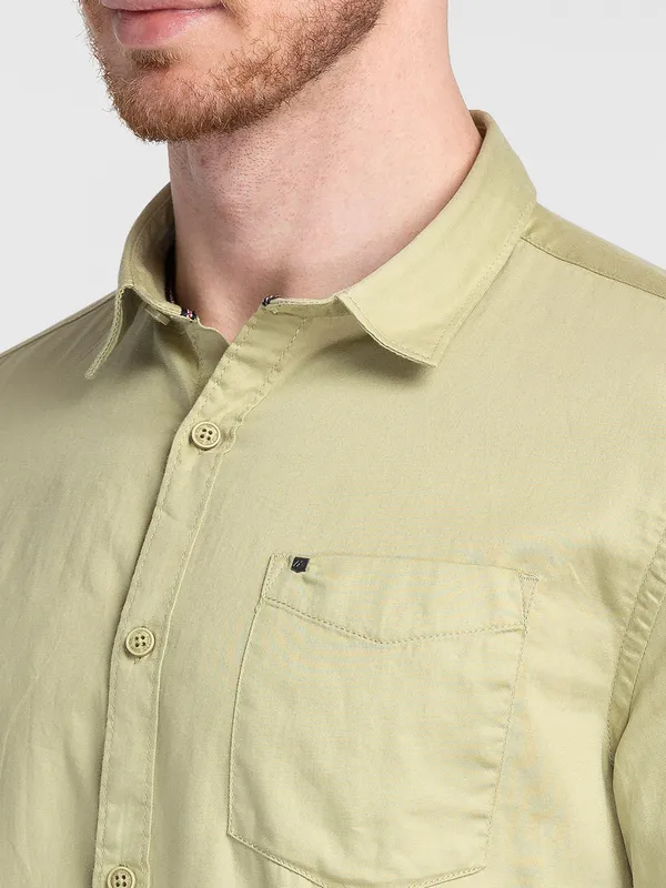 Mozzo Men Green Slim Fit Solid Casual Shirt