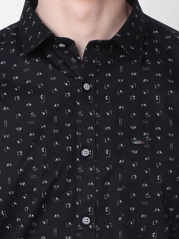 Mozzo Men Slim Fit Printed Shirt
