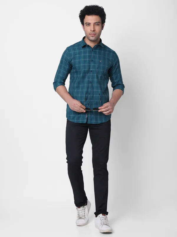 Oxemberg Men Slim Fit Checks Casual Shirt