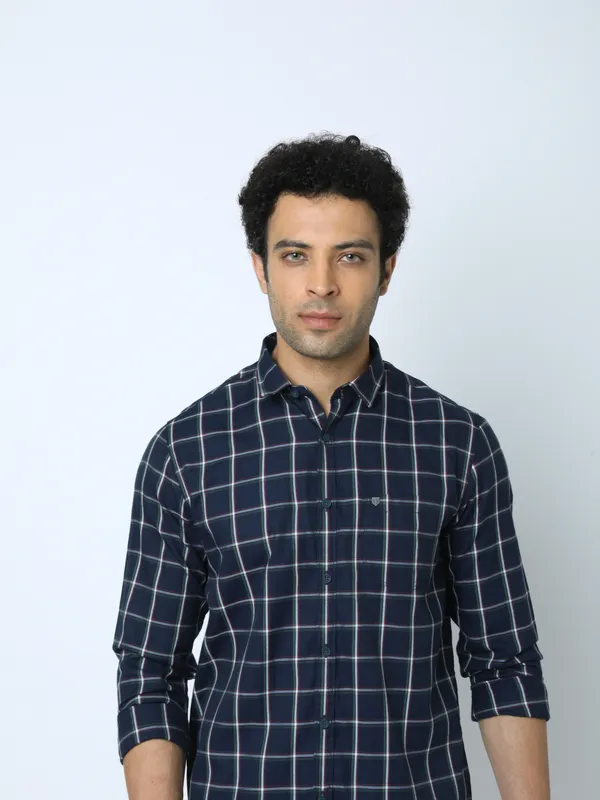 Oxemberg Men Slim Fit Checks Casual Shirt
