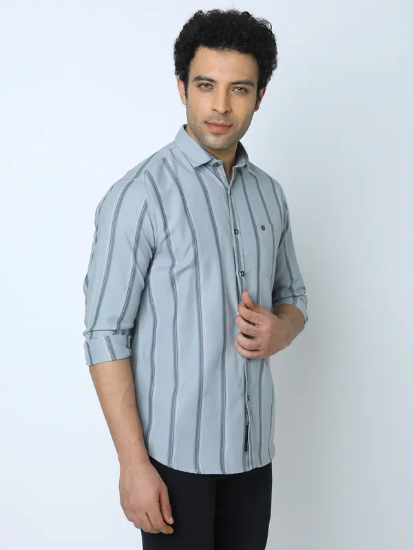 Oxemberg Men Slim Fit Stripes Casual Shirt