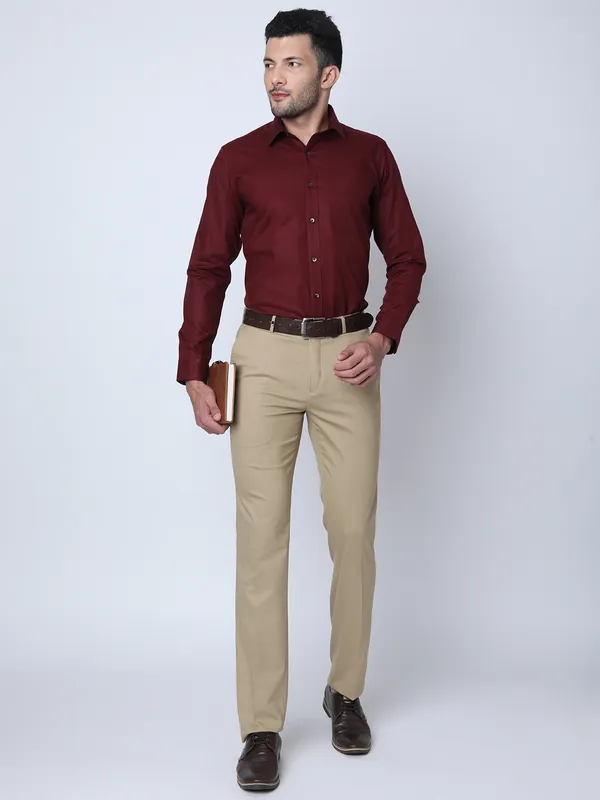 Oxemberg Men Slim Fit Solid Formal Shirt