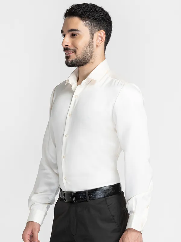 Inspiro Men Beige Slim Fit Solid Formal Shirt