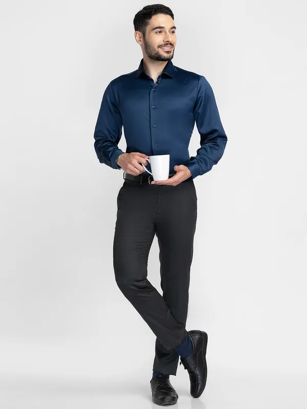Inspiro Men Navy Slim Fit Solid Formal Shirt