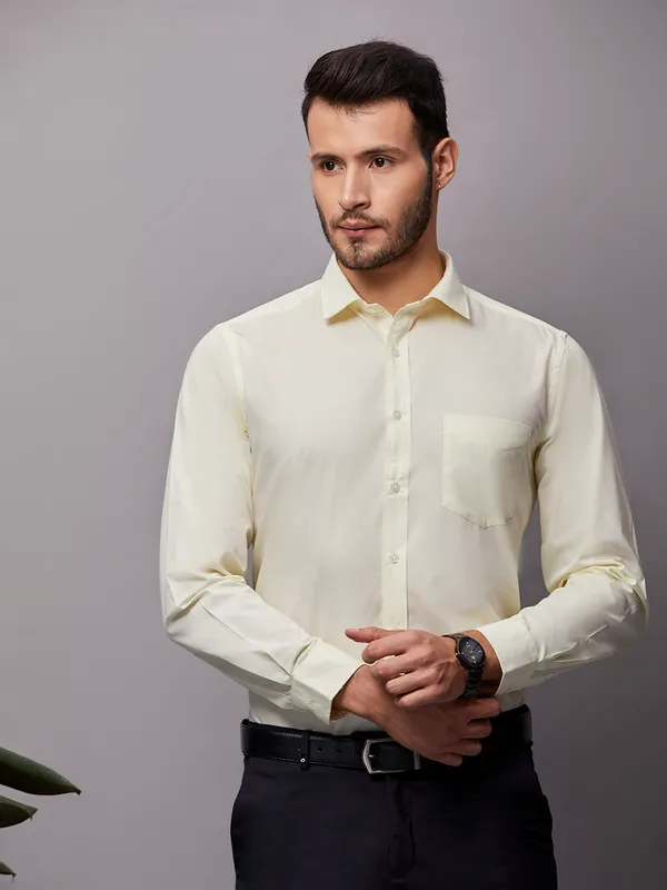Inspiro Men Comfort Fit Solid Formal Shirt