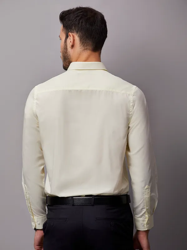 Inspiro Men Comfort Fit Solid Formal Shirt