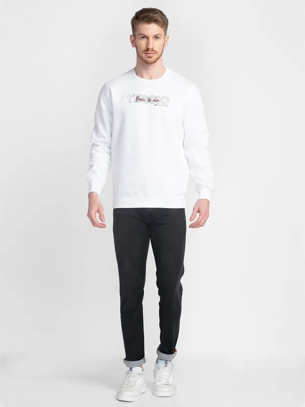 Tessio Men White Regular Fit Printed Sweatshirt