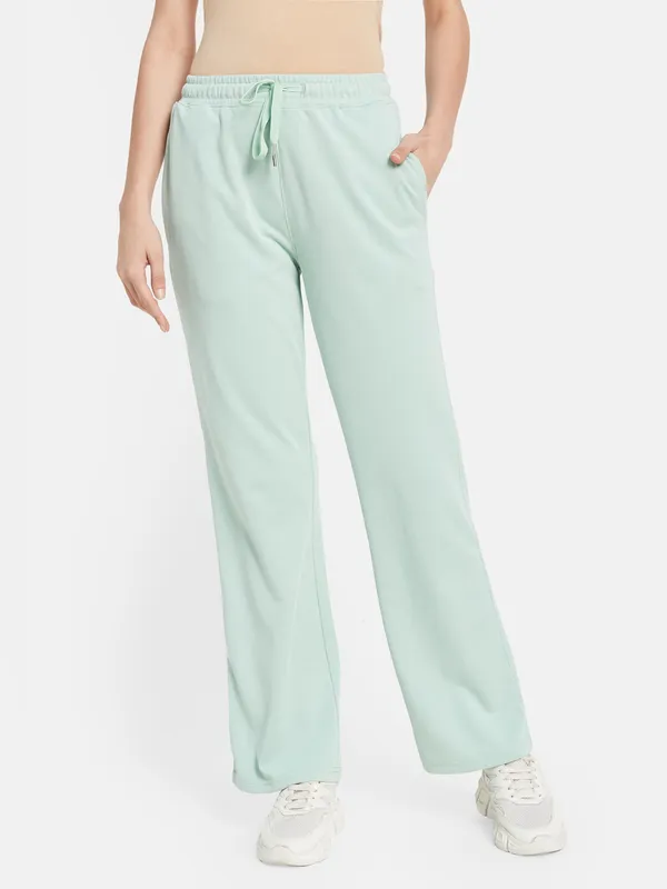 Relaxed Fit trackpants with Drawstrings