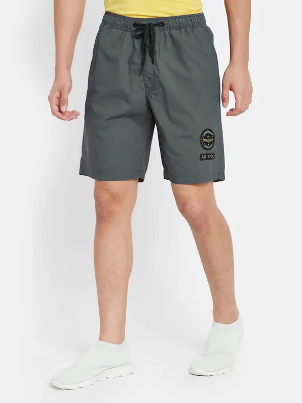 Basic Long Shorts with Side Badge