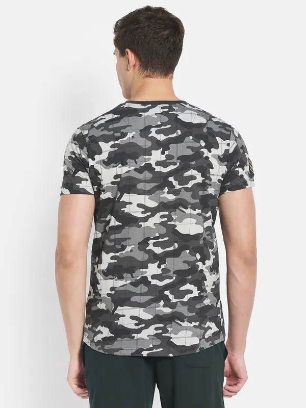 Octave Men Black Printed Raw Edge T-shirt