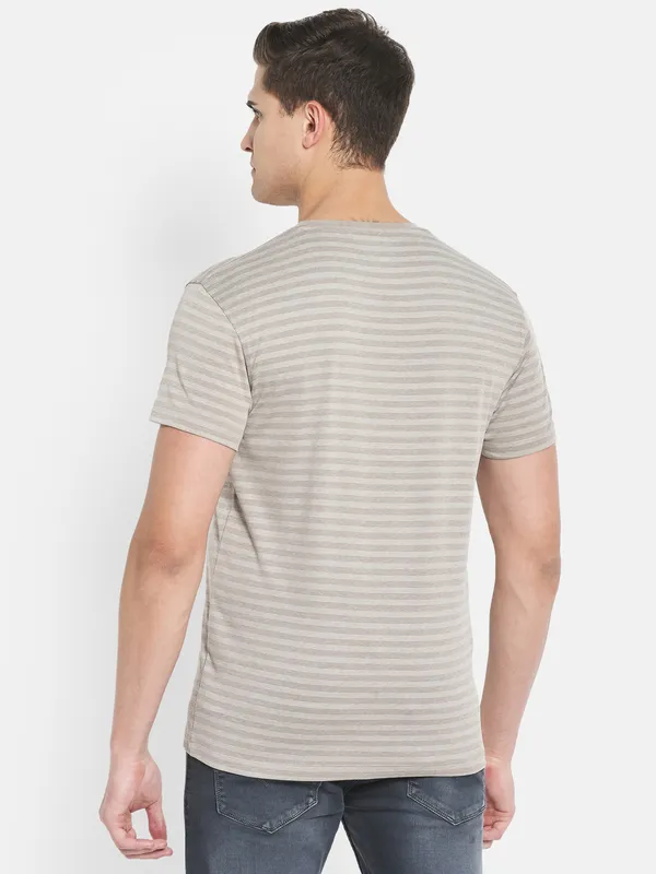 Octave Men White Striped T-shirt