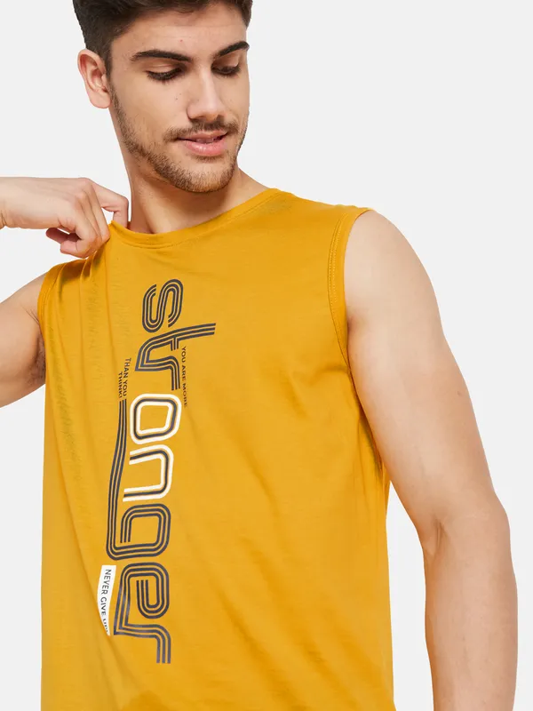 Typographic Print Sleeveless T-shirt