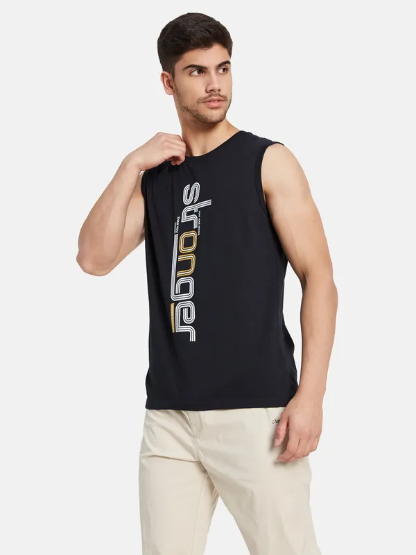 Typographic Print Sleeveless T-shirt