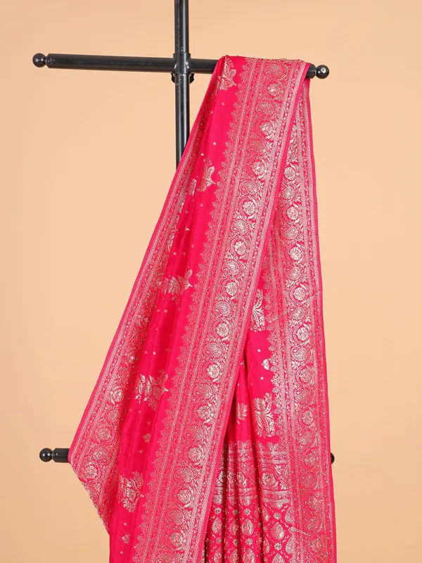 Alluring red silk saree with zari work