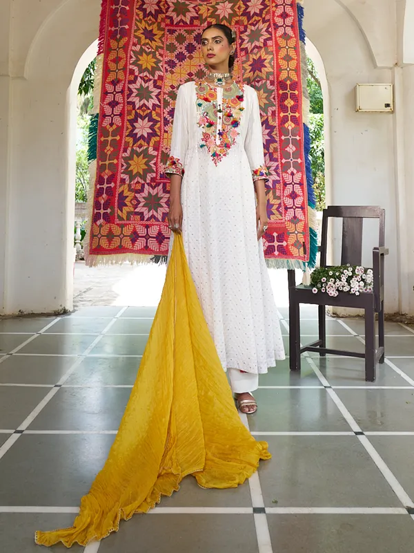 Amazing white silk palazzo suit
