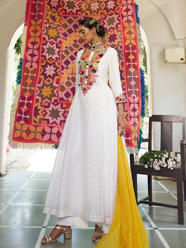 Amazing white silk palazzo suit
