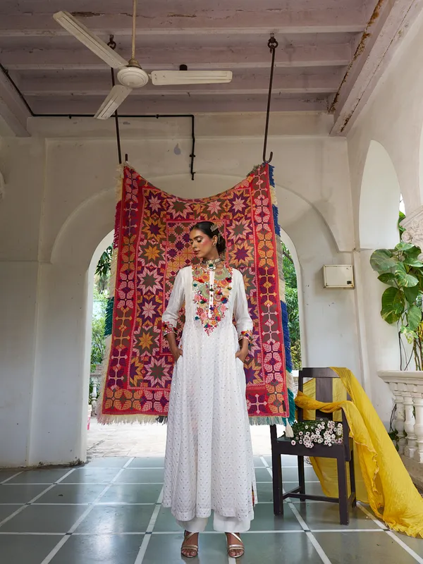 Amazing white silk palazzo suit