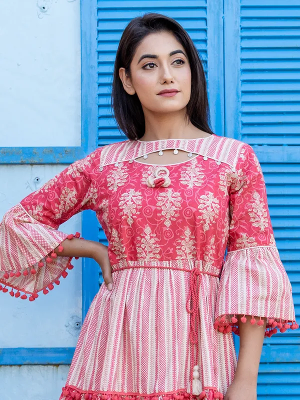 Attractive coral pink cotton printed kurti